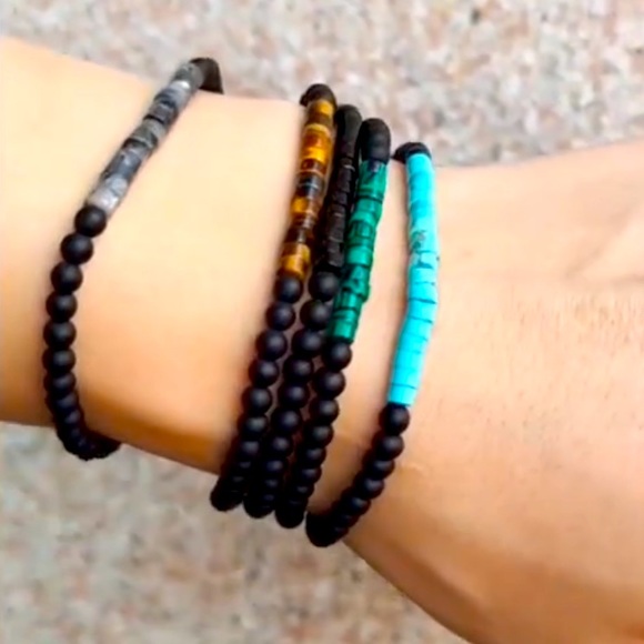 Minimalist Bead Bracelet set Onyx & Small Stone - Picture 7 of 9